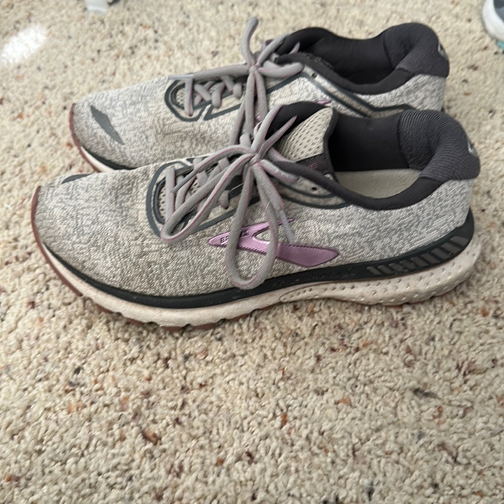 Brooks adrenaline GTSin grey